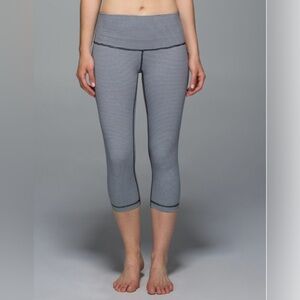 Lululemon Wunder Under Crop II (Roll Down)
Gingham Luon White Black Size 4.